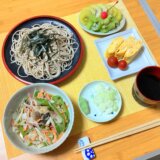 サバ缶と野菜のレンジ煮と玉子焼きとざるそば！【男一人の平日夕食】