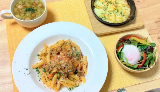 牛肉とトマトのペンネパスタとじゃがいものチーズ焼き！【男一人の休日昼食】