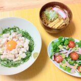 鶏のユッケ丼とホワイトセロリのサラダとそうめん！【男一人の平日夕食】