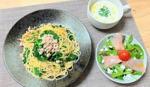 鶏ひき肉としばれほうれん草のパスタ【男一人の平日夕食】