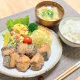 ぶりの竜田揚げとマカロニサラダ 【男一人の休日昼食】