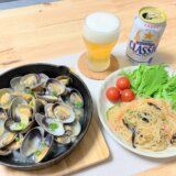 あさりの酒蒸しと焼ビーフンとビール　【男一人の休日昼食】