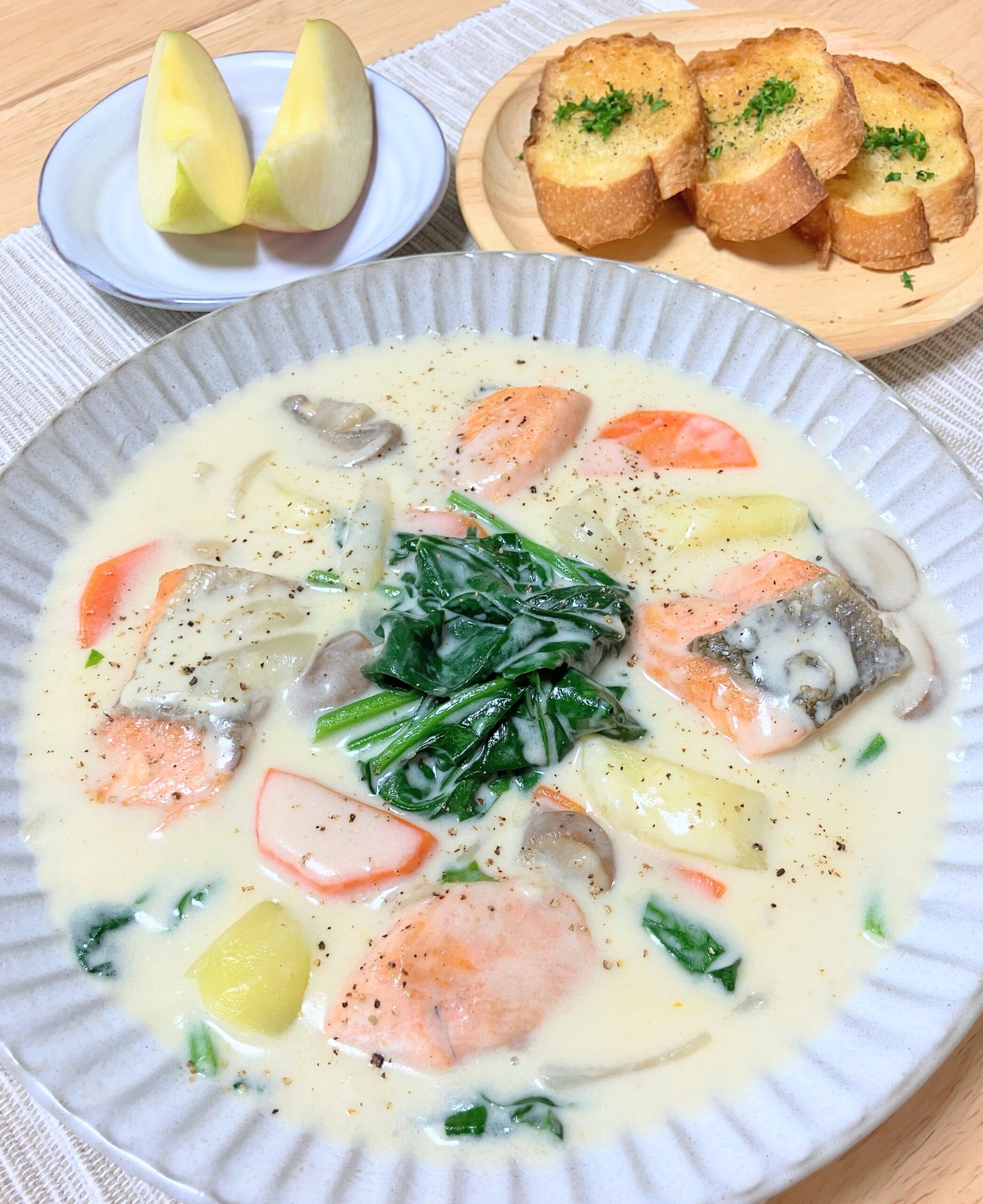 クリームシチュー様 リクエスト 2点 まとめ商品 とろけるシチュー クリーム 140g 1個 エスビー食品 シチュールウ